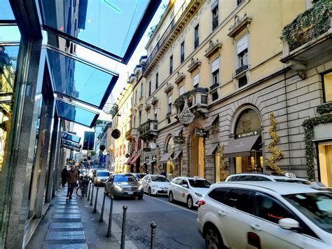 elegant shopping streets in milan.